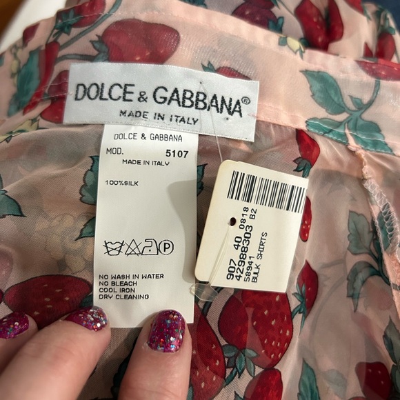Dolce and Ganbana silk button down blouse with strawberry pattern NWT (Vintage) - Picture 12 of 16
